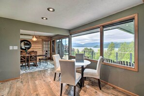 Dining - Deck & Sweeping Views: Family Union Home (Union)