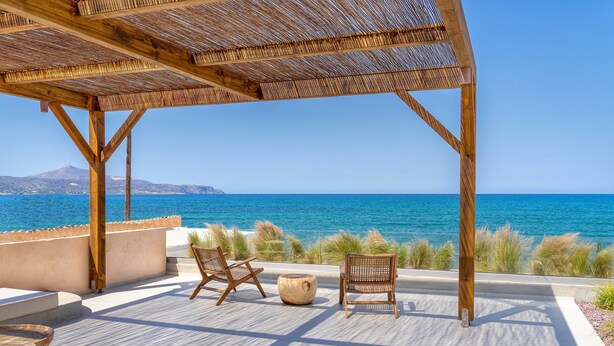 A wooden pergola with a view of the sea. - Kaliva Residence (Apokoronas)
