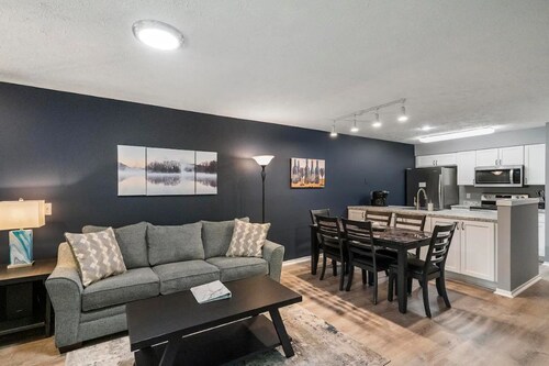 Trout Creek Resort/Golf/Beaches/Pools/Hot tub/Sauna/Pet friendly