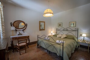 2 Schlafzimmer, Schreibtisch, Reisekinderbett, WLAN