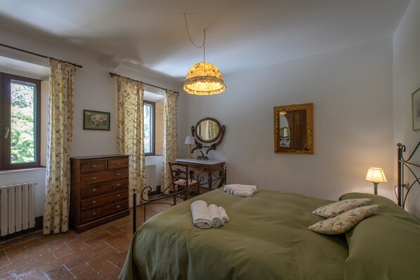 2 bedrooms, desk, travel crib, WiFi