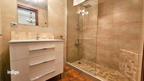 Shower, towels