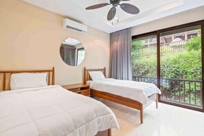 4 bedrooms, iron/ironing board, travel crib, WiFi - Hilltop Haven with Pool, Terrace and Sea Breeze (Playa Ocotal)