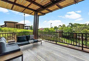 Property grounds - Hilltop Haven with Pool, Terrace and Sea Breeze (Playa Ocotal)