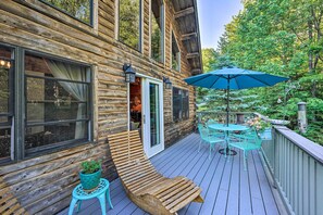 Outdoor dining - Game Room & Hot Tub: Pet-Friendly Mount Snow Gem (Dover)