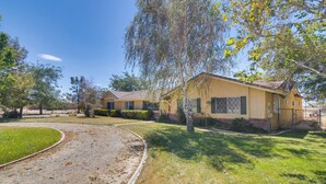 A residential house with a front yard, a driveway, and a fence. - Spacious Lancaster Family Ranch - BBQ & Patio (Lancaster)