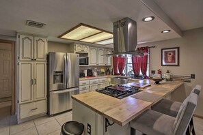 Refrigerador, microondas, parrilla de estufa y lavavajillas 