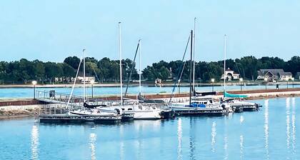 Lakefront Paradise with Stunning Views!