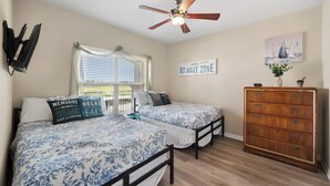 Room - Lakefront Paradise with Stunning Views! (Corsicana)