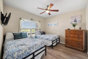 Unclassified image, 2 of 22, button - Lakefront Paradise with Stunning Views! (Corsicana)