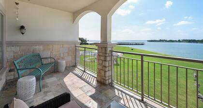 Lakefront Paradise with Stunning Views!