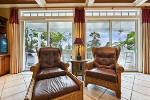 Télévision, cheminée