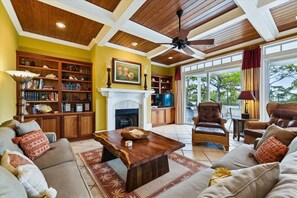 Télévision, cheminée