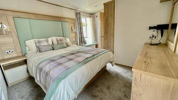 Chalet, Multiple Beds | 2 bedrooms, iron/ironing board, travel crib, free WiFi