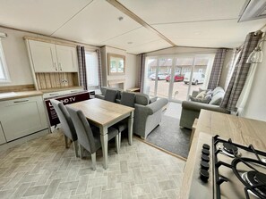 Chalet, Multiple Beds | Private kitchen