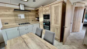 Chalet, Beberapa Tempat Tidur | Dapur pribadi | Lemari es, microwave, oven, dan kompor