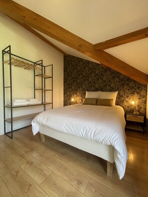 3 bedrooms, iron/ironing board, travel cot, free WiFi