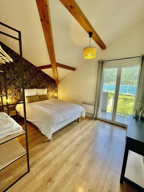 3 bedrooms, iron/ironing board, travel cot, free WiFi