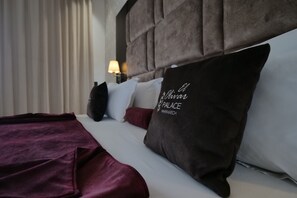 Desk, laptop workspace, free WiFi, bed sheets - El Olivar Palace Marrakech  (Marrakech)