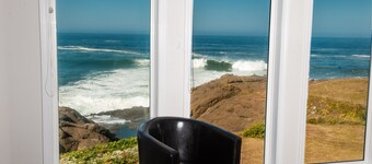 Promo! Oceanfront Condo with Indoor Pool, Wifi and HDTV!