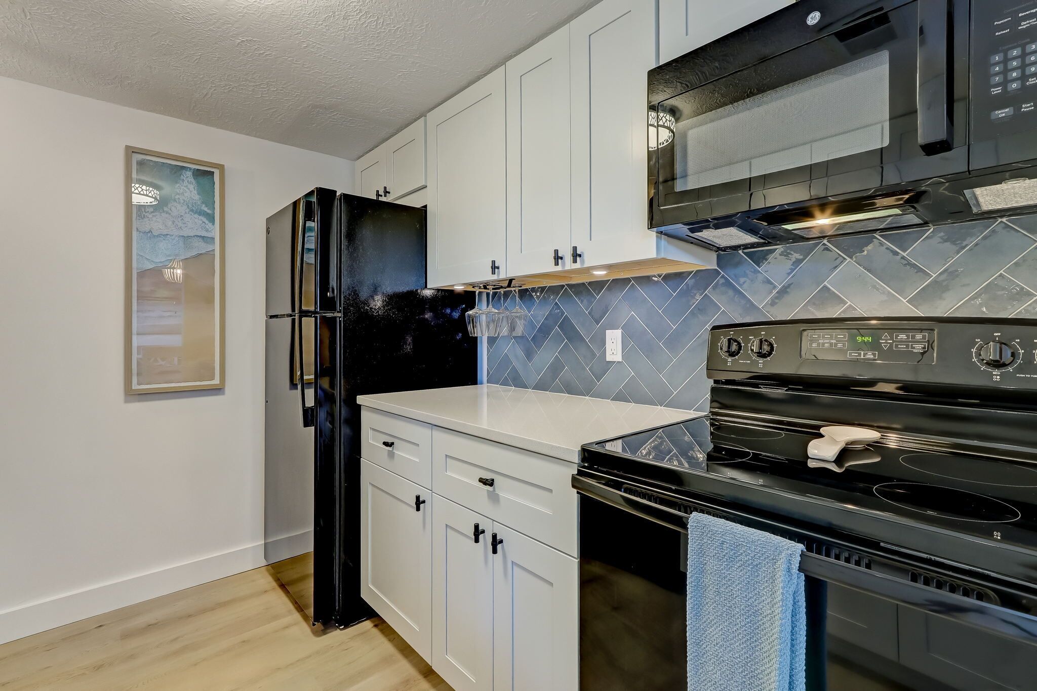 Updated Fully stocked kitchen