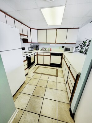 Microondas y cafetera y tetera