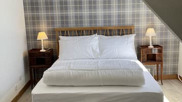 3 bedrooms, desk, iron/ironing board, free WiFi