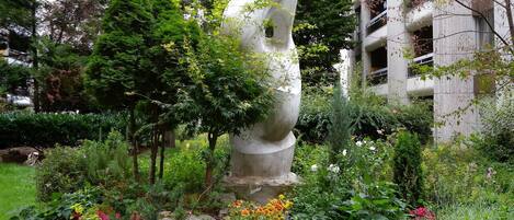 المنطقة المحيطة بالمنشأة