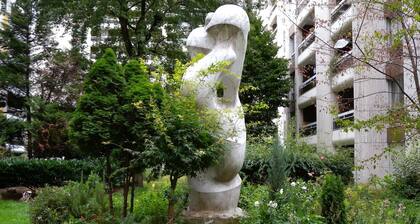 Roomy ,calm and comfy :) in my Parisian Paris !