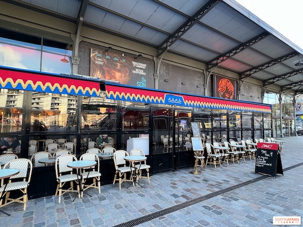Outdoor dining - Roomy ,calm and comfy :) in my parisian Paris ! (Paris)