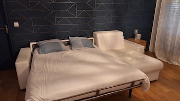 1 bedroom, desk, iron/ironing board, free WiFi