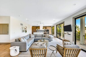 スマートテレビ、卓球台、書斎 / ワークスペース