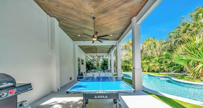 Tide of Your Life! Luxury Home with Pool, Spa, Rooftop Deck and Walk to Beach
