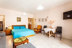 1 bedroom, travel cot, WiFi, bed sheets