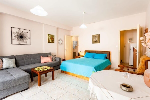 1 bedroom, travel cot, WiFi, bed sheets