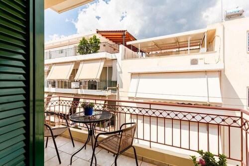 Kalamata City Nest - Central & Cozy Hideout