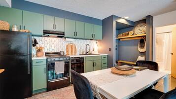 Fridge, microwave, stovetop, dishwasher