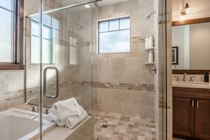 House, 4 Bedrooms | Bathroom | Towels, shampoo