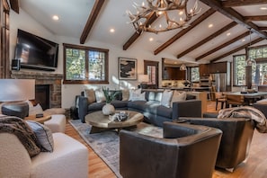 House, 4 Bedrooms | Living area | Smart TV