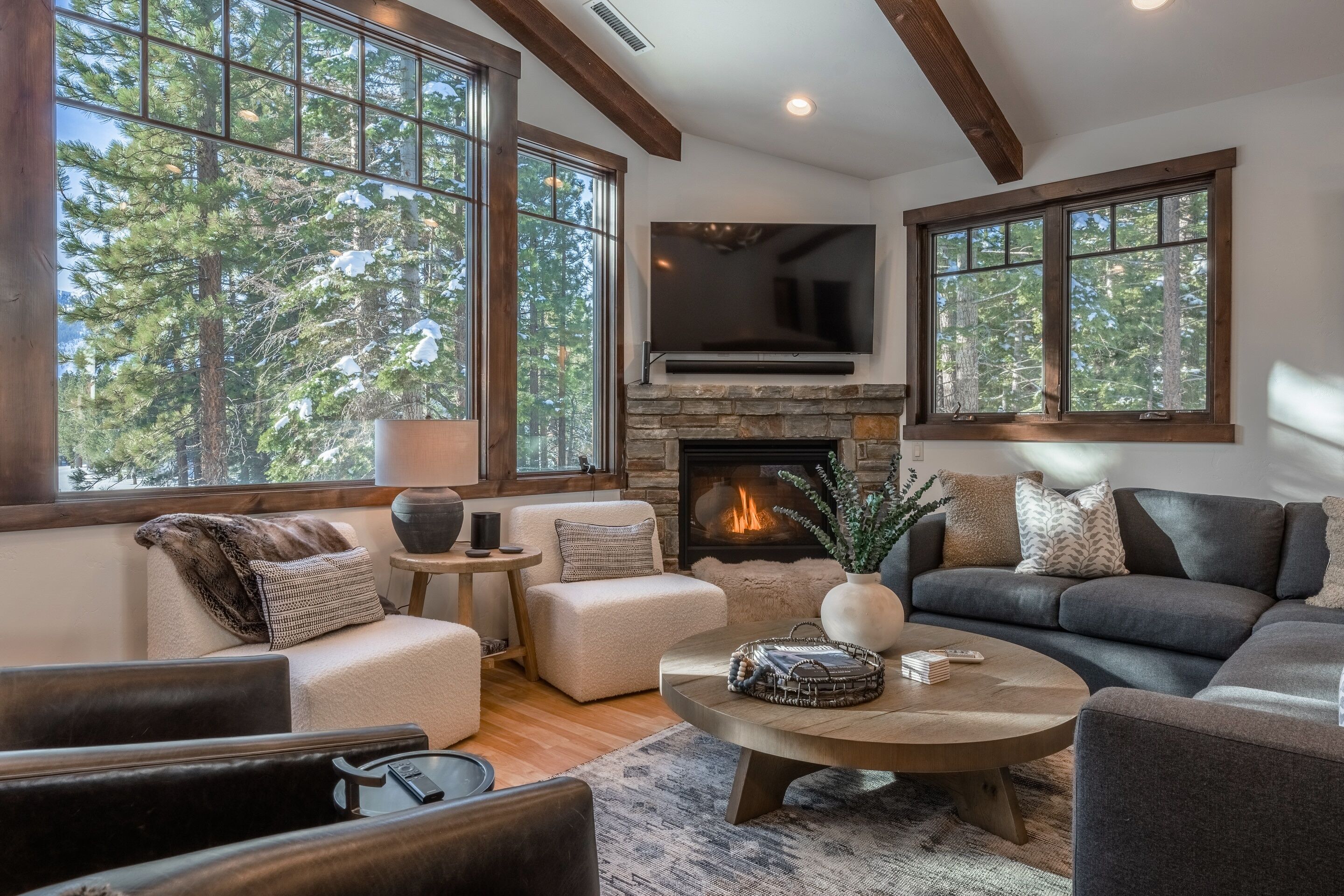 House, 4 Bedrooms | Living area | Smart TV