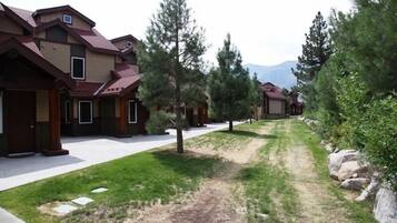 Condo, 2 Bedrooms | Property grounds