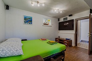 Studio, 1 Queen Bed | Iron/ironing board, free WiFi, bed sheets - S2 - Modern Studio, Just 50m From the Beach (Korcula)