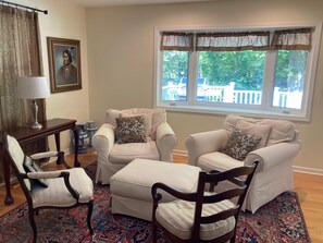 Smart TV, fireplace, DVD player, books