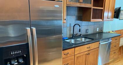 NEW LISTING—-UNION PIER PERFECTION—HOT TUB, FIRE PIT, WALK TO LAKE!!