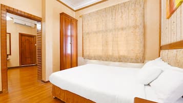 Desk, free WiFi, bed sheets