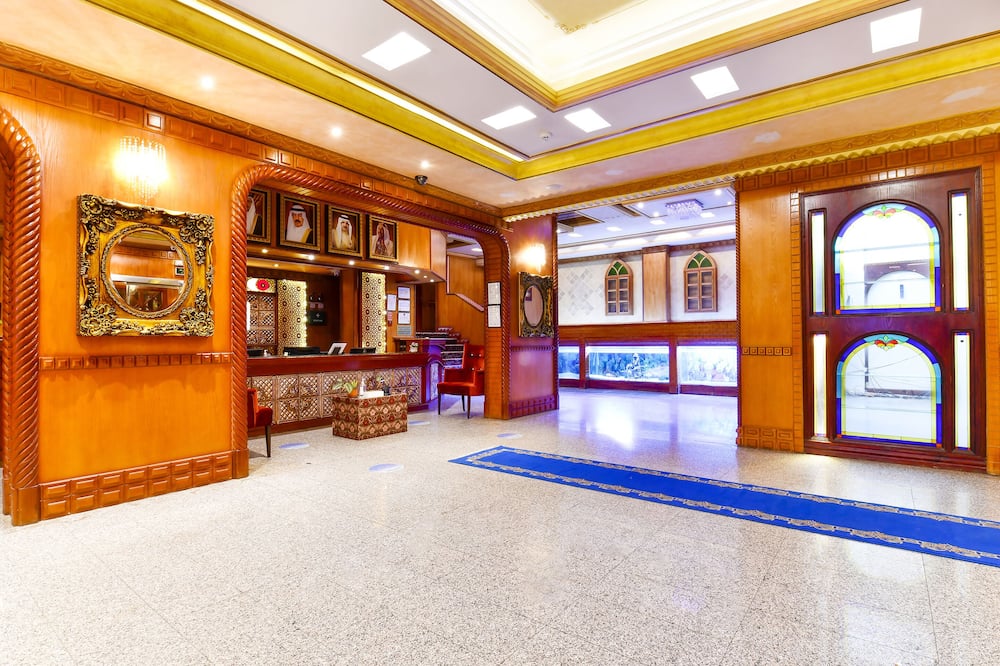 OYO 125 Moon Plaza Hotel