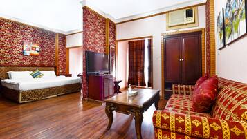 Junior Suite | Desk, free WiFi, bed sheets