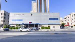 The Moon Plaza Hotel with a modern facade, multiple floors, and a prominent entrance. - OYO 125 Moon Plaza Hotel (Manama)