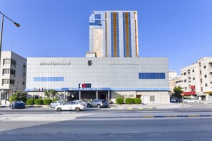 Front of property - OYO 125 Moon Plaza Hotel (Manama)
