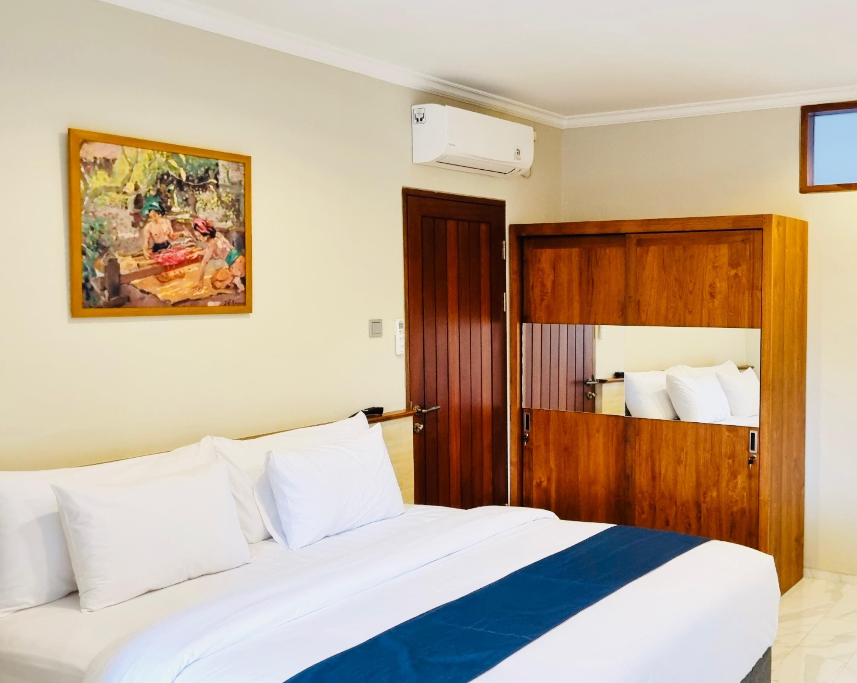 豪華客房 | 高級寢具、記憶床墊、筆電工作空間、遮光布/窗簾